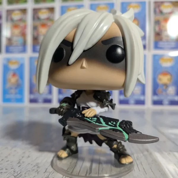 Funko pop League of Legends #1040 - Riven (Opened/Damaged Box)